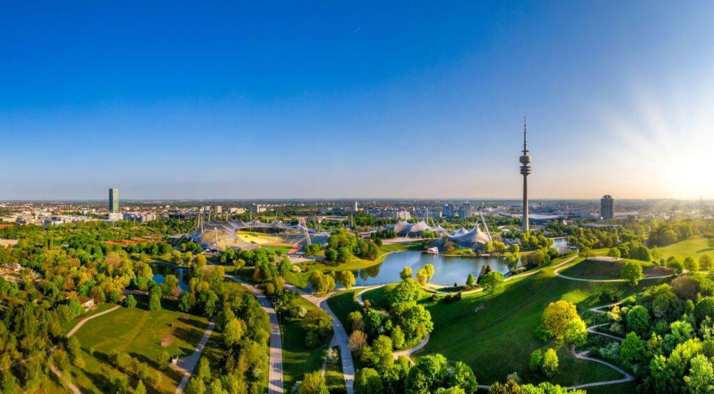 Panoramablick über den Münchner Olympiapark