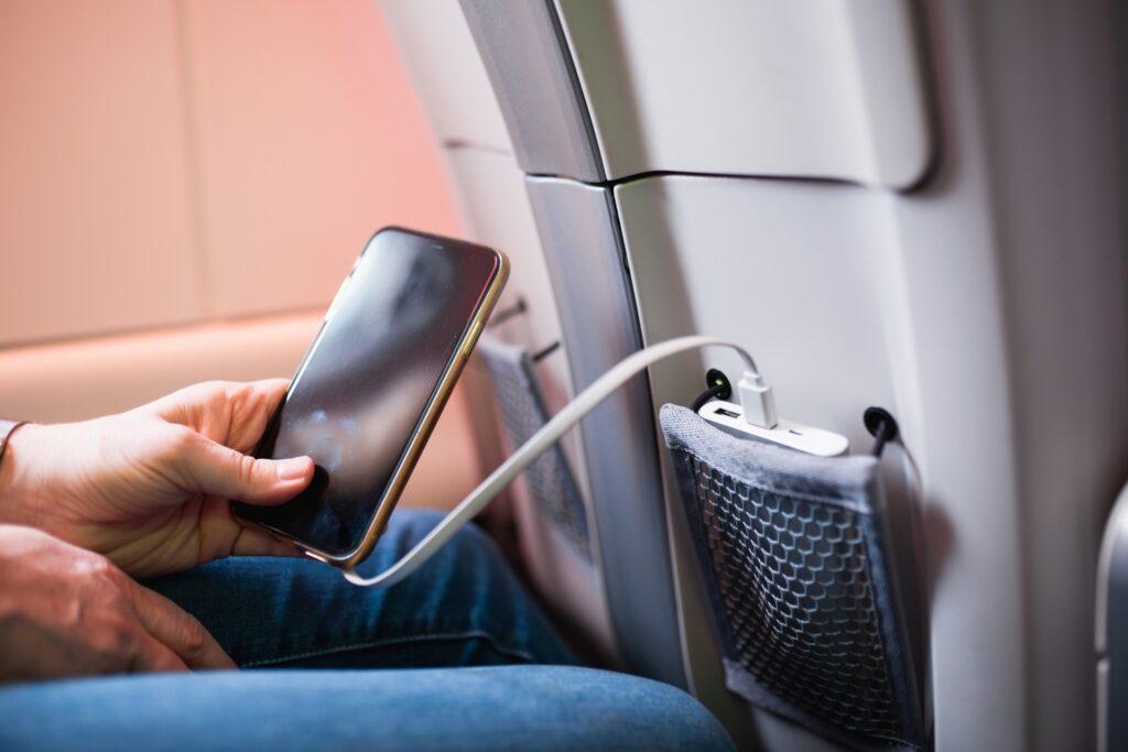Singlemode Verbindung mit Powerbank im Flugzeug